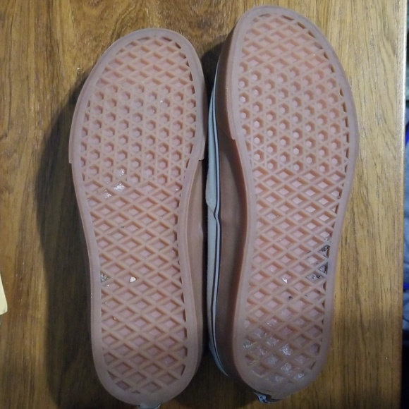 Van's - Picture 2 of 5